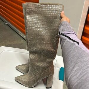 Never worn knee high rhinestone boot! ⭐️